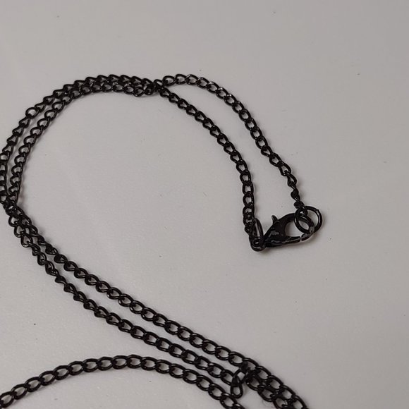 Very Awesome Black Bird Skull Pendant Necklace 20 Inches Long - Picture 6 of 12